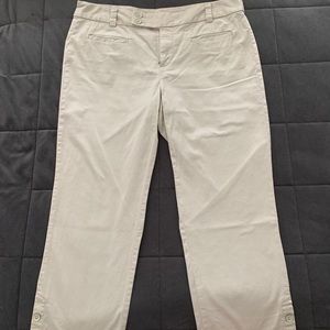Cotton pants with cute button details